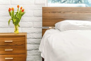1 bedroom, iron/ironing board, WiFi, bed sheets - Flaming Arrow: Zen Retreat, Close to Hiking/Shops (Sedona)