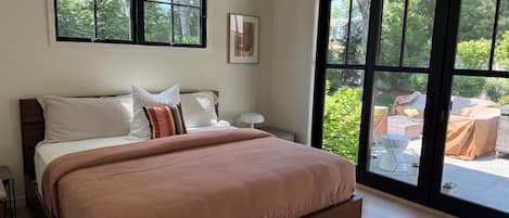 4 bedrooms, WiFi, bed sheets