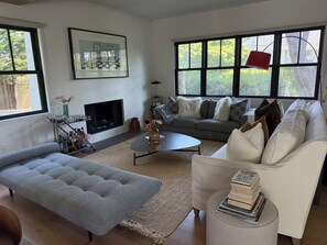 Living area - US Open Golf Championship Rental - modern 4-bedroom house in serene East Hampton (East Hampton)