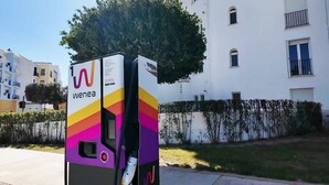 A Wenea electric vehicle charging station with a clear view of a residential building in the background. - Apartment for 4 people - golf course view - La Torre Golf Resort (Torre-Pacheco)