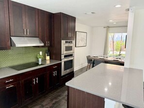 Private kitchen - King William Historic District Cozy 3BR SATX (San Antonio)