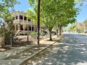Property grounds - King William Historic District Cozy 3BR SATX (San Antonio)