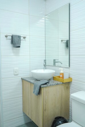 Bathroom - Cozy and Bright Apartment (lima)