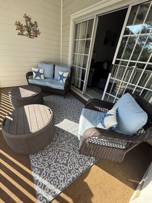 Terrace/patio - Tee Off & Hit the Beach – NMB Barefoot Resort, 2BR, 5 Minutes from Shore (North Myrtle Beach)