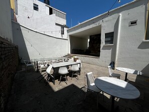 Outdoor dining - Jazz & Stay - self check in (Guadalajara)