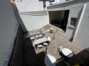 Outdoor dining - Jazz & Stay - self check in (Guadalajara)