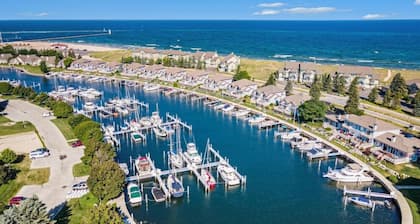Waterview Studio at Beach, Pools