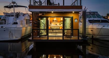 Flohom 15 | Pool & Rooftop • Barefoot Landing