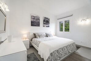 Room - Holiday Home 'Marina' with Sea Views, Shared Pool and Wi-Fi (Bajamar)