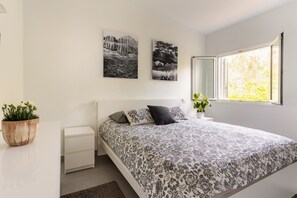 Room - Holiday Home 'Marina' with Sea Views, Shared Pool and Wi-Fi (Bajamar)