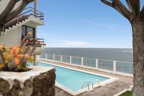 Pool - Holiday Home 'Marina' with Sea Views, Shared Pool and Wi-Fi (Bajamar)