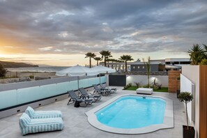 Outdoor pool - AZURE Seaside Residence (Vathianos Kampos)