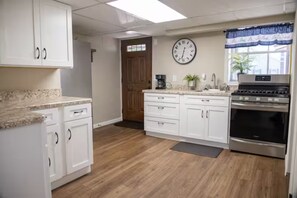 Private kitchen - Pleasant Valley Cozy Hideaway (East Earl)