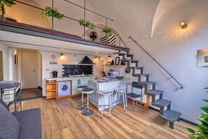 TV - STUDIO LOFT IN THE CENTER SANREMO FOR 3 PEOPLE (Sanremo)