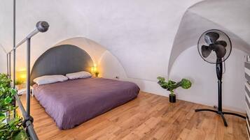 2 quartos, ferros/tábuas de passar roupa, Wi-Fi, roupa de cama