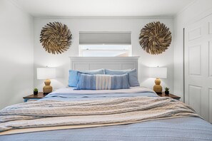 2 bedrooms, iron/ironing board, WiFi, bed sheets - Beep Bop Inn! 199 Steps to the Beach, Gulf Views, Pet Friendly (Indian Rocks Beach)
