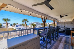 Property grounds - Beep Bop Inn! 199 Steps to the Beach, Gulf Views, Pet Friendly (Indian Rocks Beach)