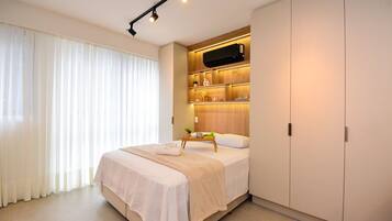 Cortinas blackout, tabla de planchar con plancha y wifi gratis
