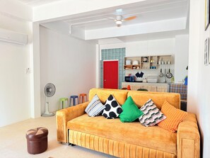 Living area - Summerset Hatyai, Colorful 4BR Villa for 18 Pax, Near Street Food (Hat Yai)