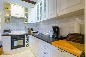 Fridge, oven, stovetop, dishwasher - Villa Irinea - 4 persons, private pool, barbecue, pet friendly (Kringa)