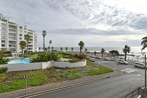 Exterior - Light and Spacious Sea View One Bedroom (Cape Town)