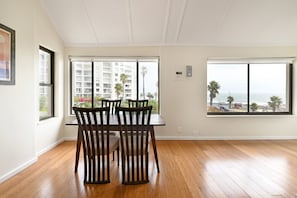 Dining - Light and Spacious Sea View One Bedroom (Cape Town)