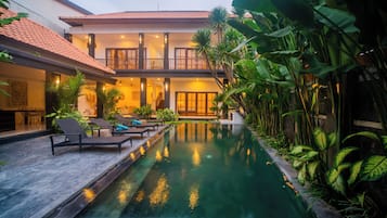 Outdoor pool, pool umbrellas, sun loungers