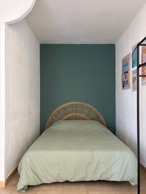 Iron/ironing board, WiFi, bed sheets - Waterfront studio sleeps 4 (Santa-Maria-Poggio)