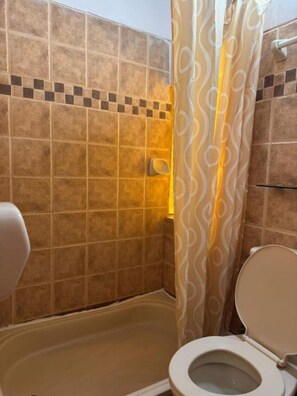 Comfort Double or Twin Room, Garden View | Bathroom