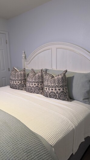 2 bedrooms, iron/ironing board, free WiFi, bed sheets - Fully renovated, modern apartment in town (Albany)