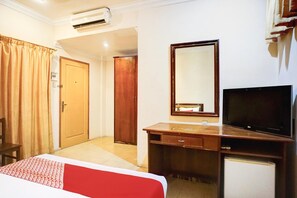 Room - Cozy Double Escape W/ Free WiFi and Parking (Banda Aceh)