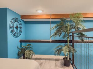 Room - Stylish Downtown Loft Near Disney (Santa Ana)