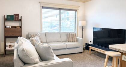 Spacious Home - Sleeps 7 - Full Kitchen