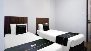 Two single beds with headboards, white bedding, and black and green bed runners. - Cozy Twin Escape with Free WiFi and Parking (Banda Aceh)