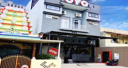 Luxury Twin Stay with Free WiFi and Parking