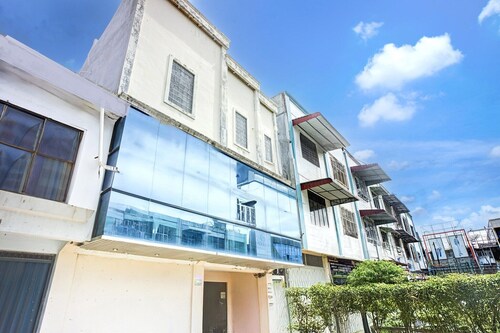 Stylish DBL Suite Escape W/ Free WiFi and Parking