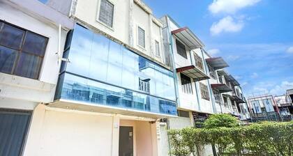 Stylish DBL Suite Escape W/ Free WiFi and Parking