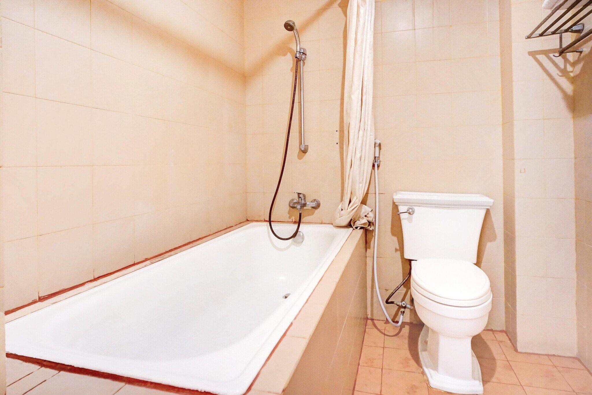 A bathroom with a bathtub, toilet, and shower.