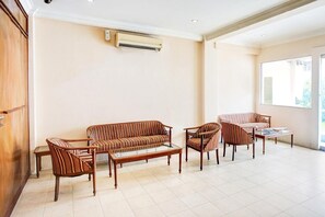 Living area - Cozy Double Escape W/ Free WiFi and Parking (Banda Aceh)