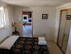 WiFi, bed sheets - Top of the Mountain Lodge (South Lake Tahoe)
