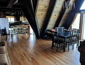 Dining - Top of the Mountain Lodge (South Lake Tahoe)
