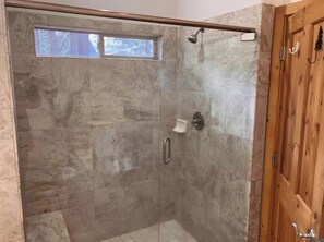 Shower, shampoo - Upscale Mountain home on the bike path (South Lake Tahoe)