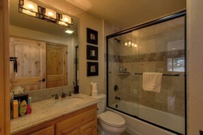 Shower, shampoo - Brand New Upscale Home, Hot Tub, Foosball (South Lake Tahoe)