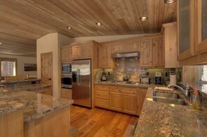 Fridge, microwave, oven, stovetop - Brand New Upscale Home, Hot Tub, Foosball (South Lake Tahoe)