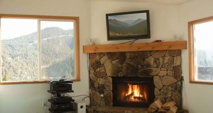Townhouse condo with lakeviews close to lifts