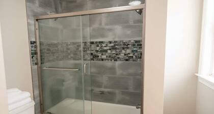 Townhouse condo with lakeviews close to lifts