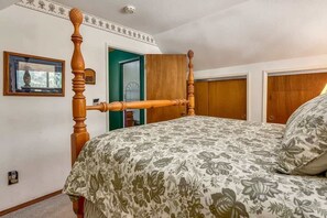 A bedroom with a four-poster bed, a green door, and a framed picture on the wall. - Only 7 miles to Heavenly, Huge Deck, Pets Welcome (South Lake Tahoe)