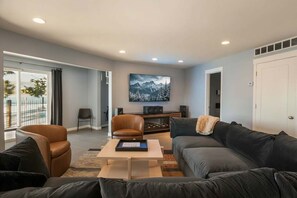 TV, offices - Private Beach, Pool Table, Close to Everything (South Lake Tahoe)