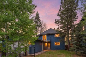 Exterior - Private Beach, Pool Table, Close to Everything (South Lake Tahoe)