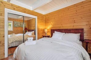 WiFi, bed sheets - Newly Renovated with Foosball Table (South Lake Tahoe)
